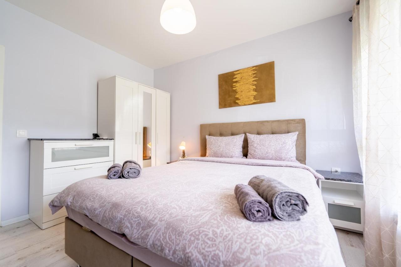 Sunny Apartment In Studentski Grad, Behind Unss Sofia Luaran gambar