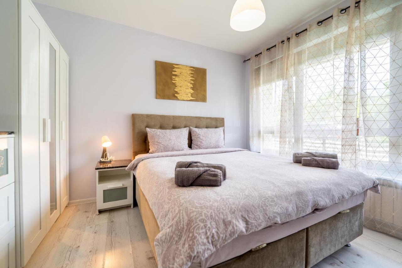 Sunny Apartment In Studentski Grad, Behind Unss Sofia Luaran gambar