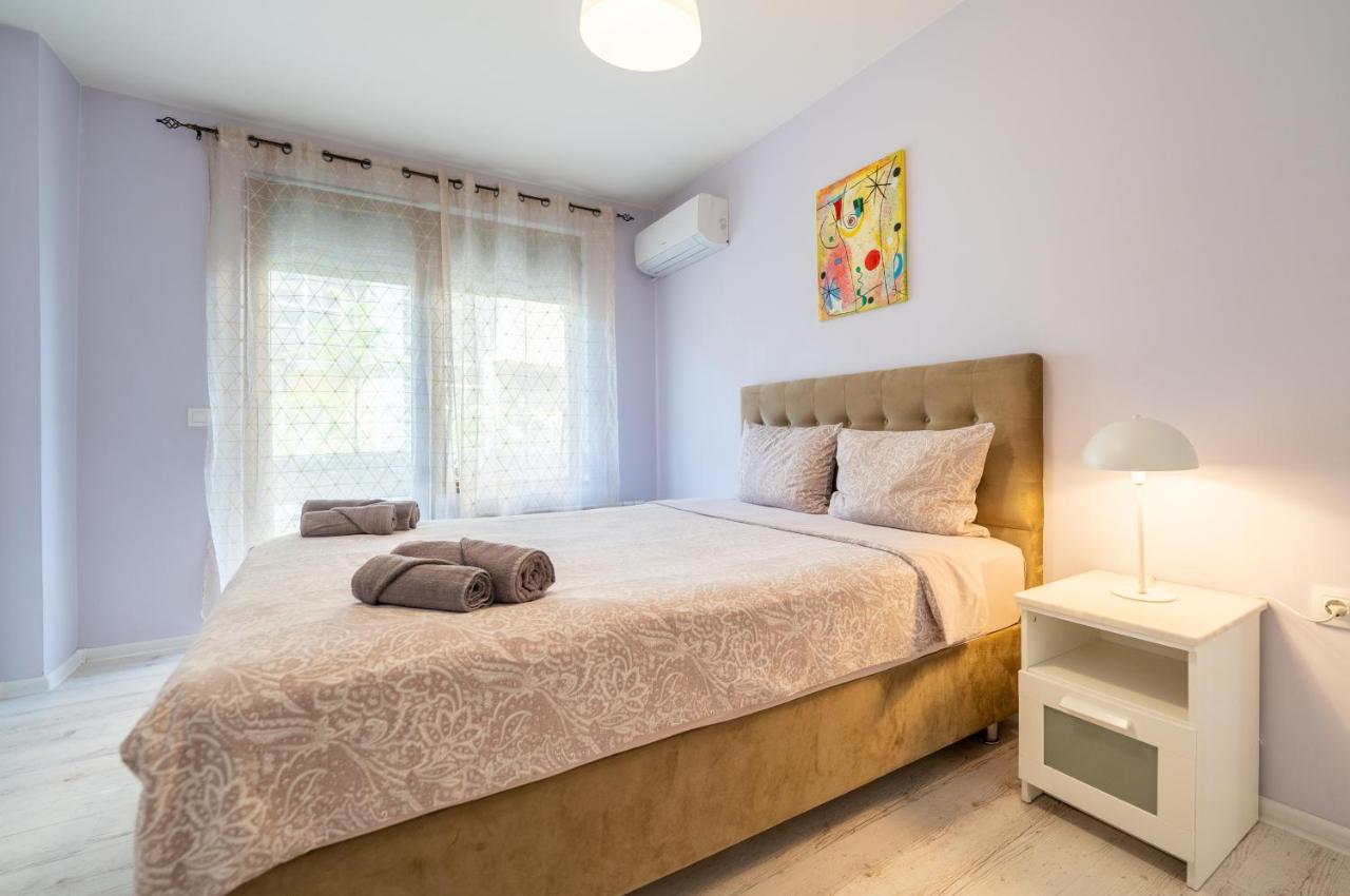Sunny Apartment In Studentski Grad, Behind Unss Sofia Luaran gambar