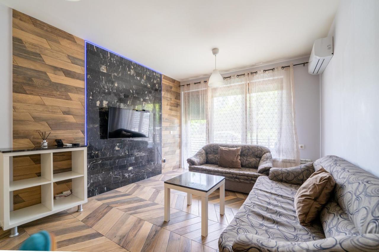 Sunny Apartment In Studentski Grad, Behind Unss Sofia Luaran gambar